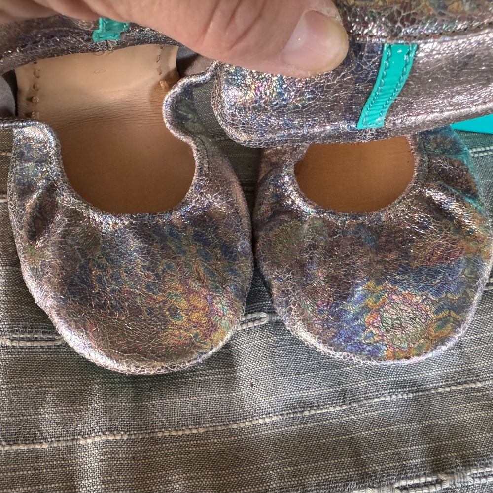 NEW Tieks Love Potion Limited Edition Sz 9, Never Worn - Picture 10 of 14